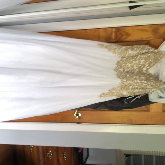 Prom dress - Picture 2 of 5